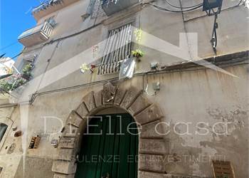 Appartamento di 5 vani + suppigna + locale ad uso deposito